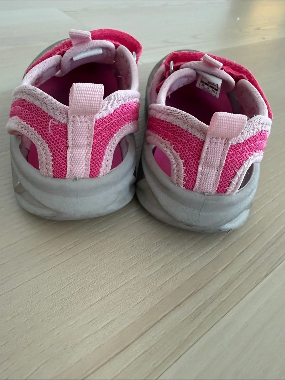 OshKosh B'gosh Light Pink and Hot Pink Closed-Toe Sandals